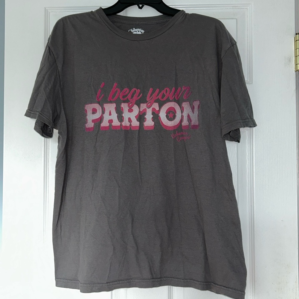 “I Beg Your Parton” Graphic Tee